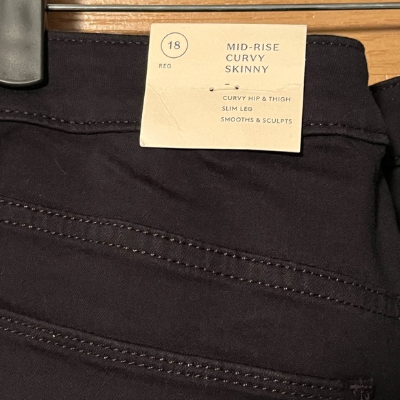 Universal Thread Mid Rise Curvy Skinny Black Pants - Picture 6 of 6